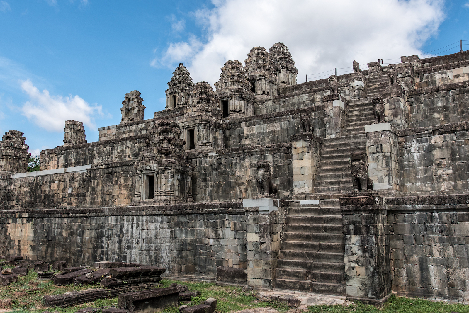 02 16 khm phnom bakheng conserved eastern half 2019 05 amine birdouz