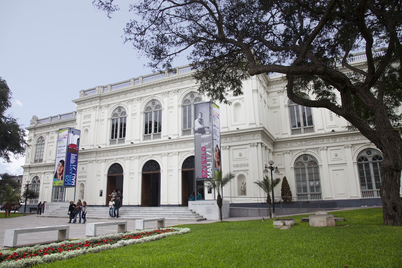 Main facade of the Lima Museum of Art, 2016.