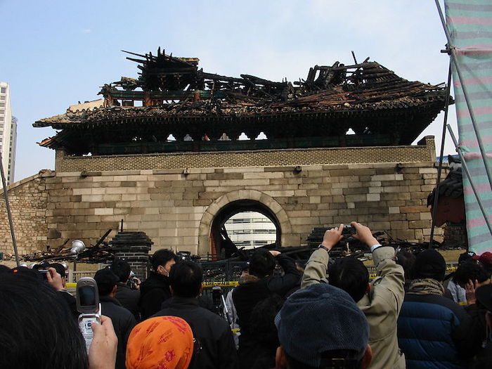 800px namdaemun after fire