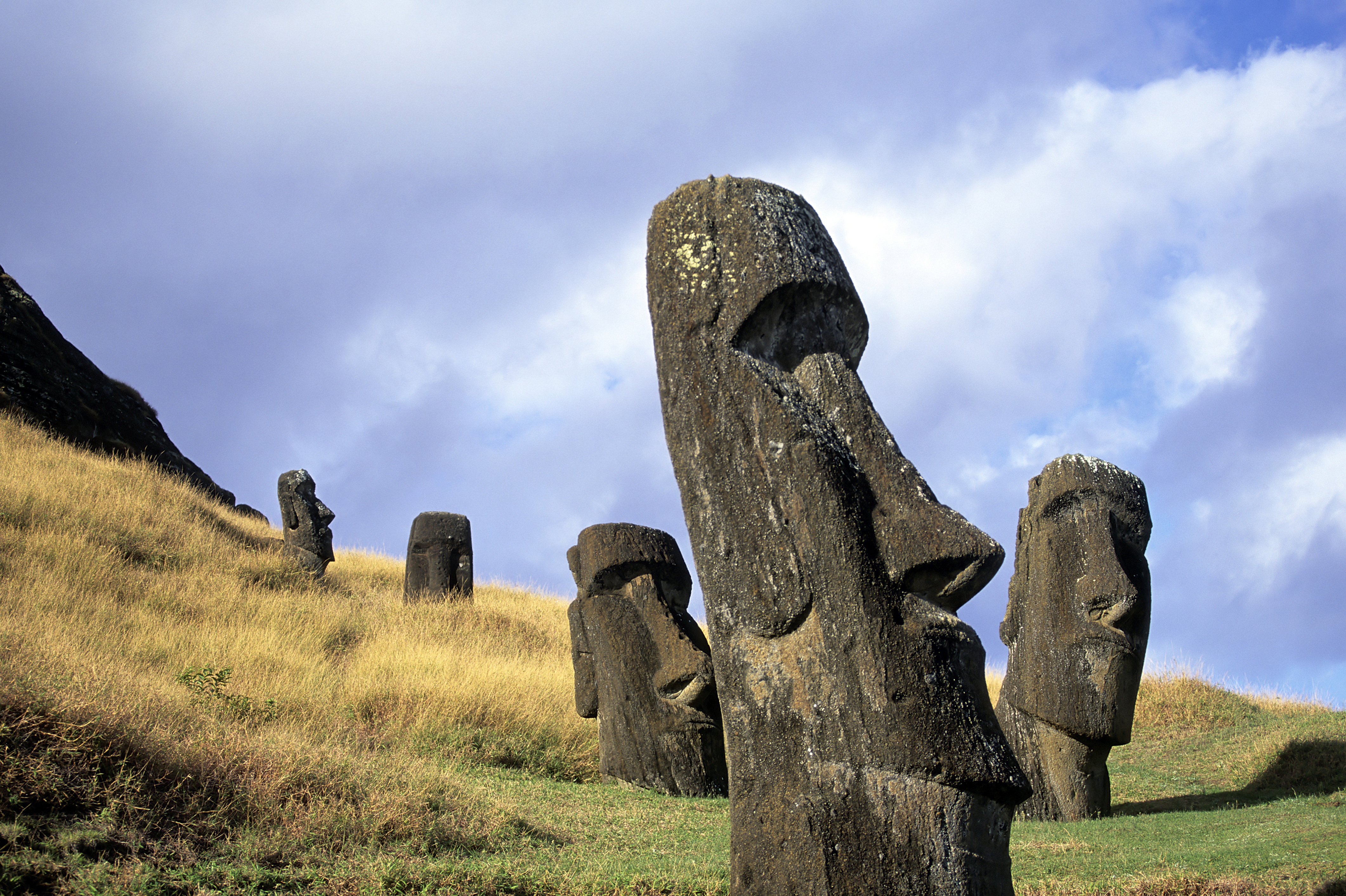 9a moai easter island chile dreamstime xxl 11113404